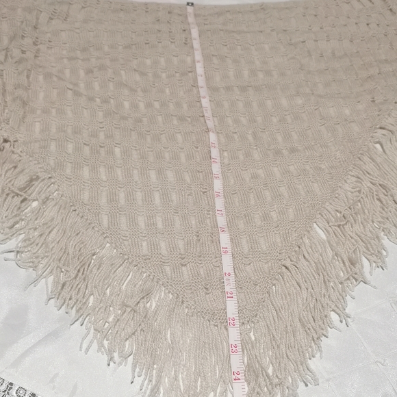 New, handmade shawl - Picture 4 of 5